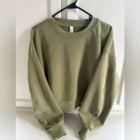 Lululemon perfectly oversized crop crew
Size 6 - Picture 2 of 5